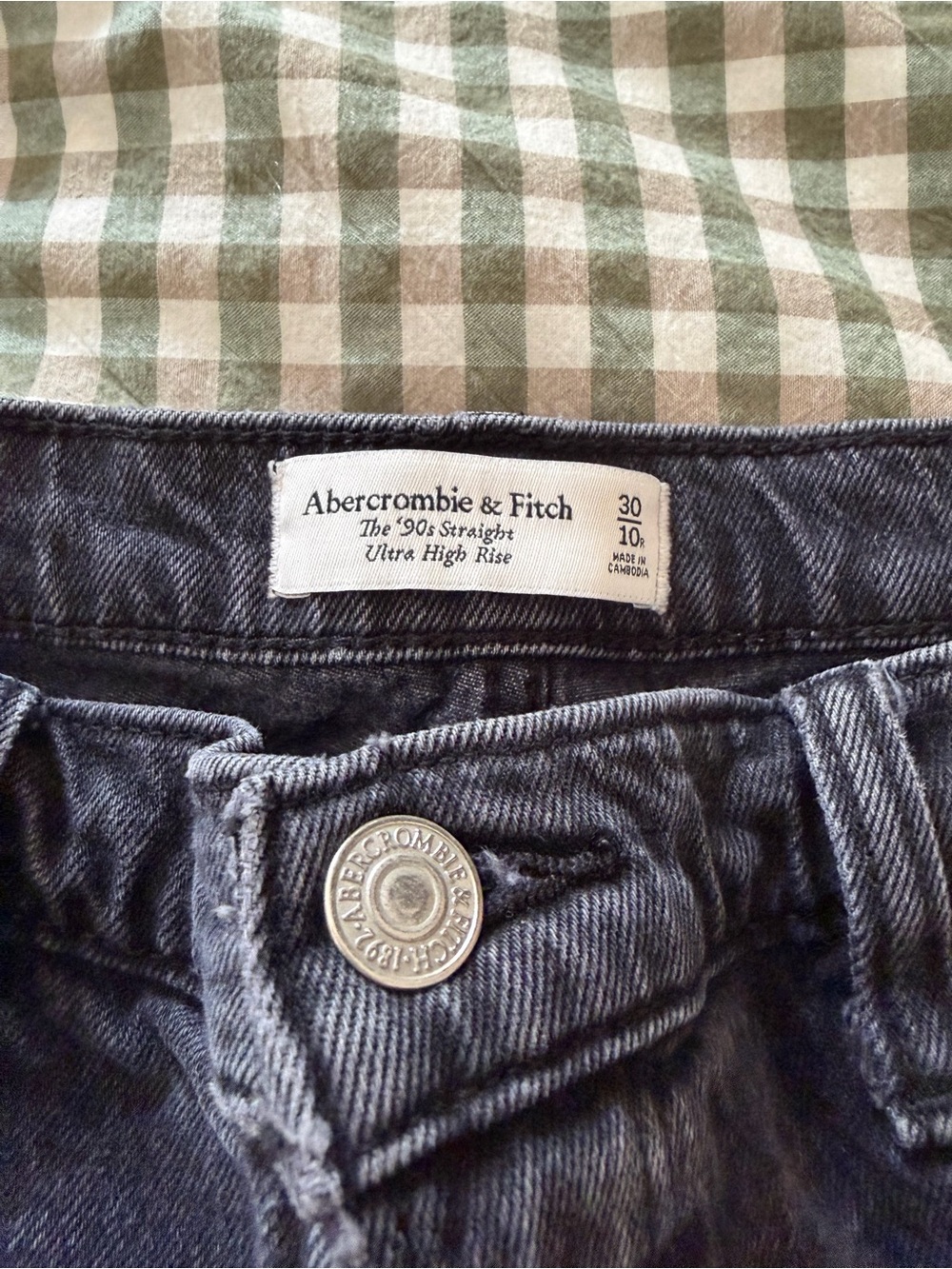 Abercrombie & Fitch '90s Straight Ultra High Rise Jeans in Black